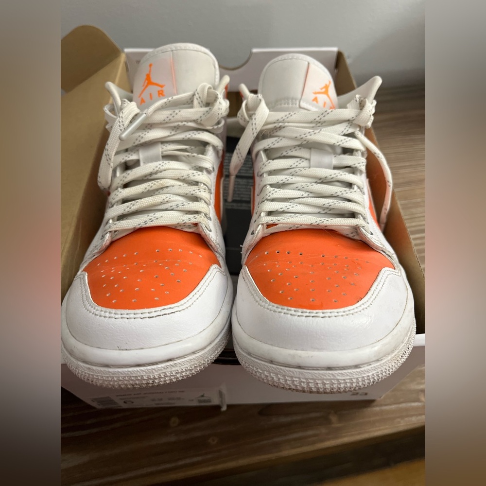 Air Jordan 1 Mid SE Bright Citrus Women’s Size 6 Electro Orange in Box - Picture 4 of 16